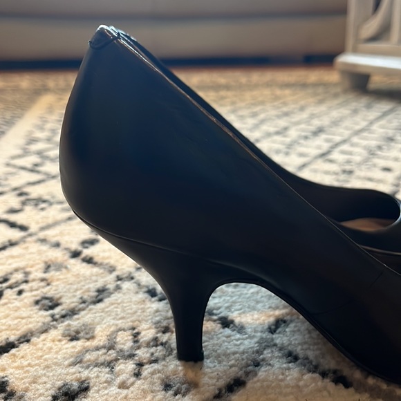 Vince Camuto Heels black 6 1/2 - Picture 4 of 14